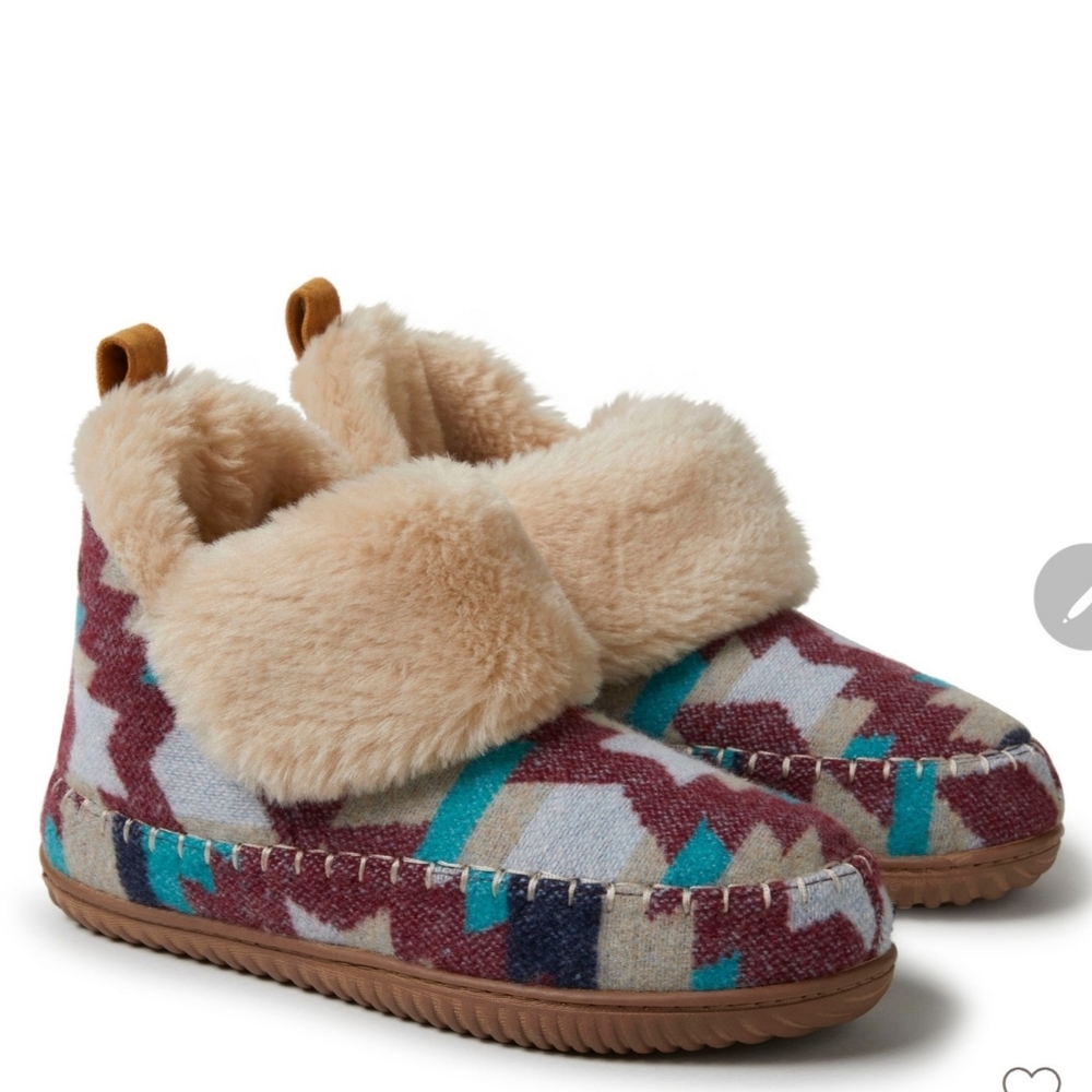 Dearfoams  Womens Multicolor Patterned Slippers Cabernet